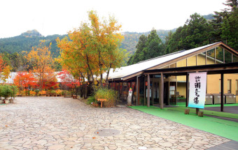 東京都下の景勝地『秋川渓谷』に抱かれた温泉で、別荘のようなコテージに泊まり、身も心もくつろぐ…『秋川渓谷 瀬音の湯』