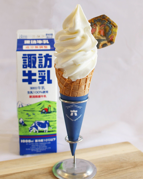 「甘味処 六」ソフトクリーム