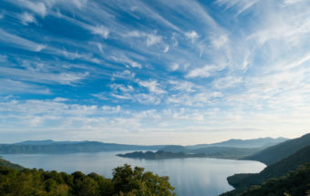 美しい日本の自然を観て、感じて、体験したくなったら訪ねてみよう！四季折々に楽しめる『十和田湖／奥入瀬渓流』