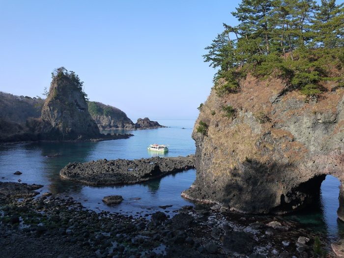 日本海の荒波が創り出した絶景「能登金剛」を海から眺める「能登金剛