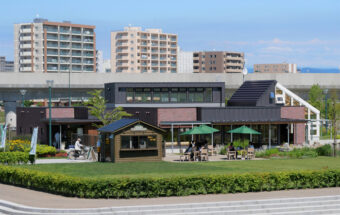 JR旭川駅に直結し、約350種類8万株の草木が植栽された庭園「あさひかわ北彩都ガーデン」